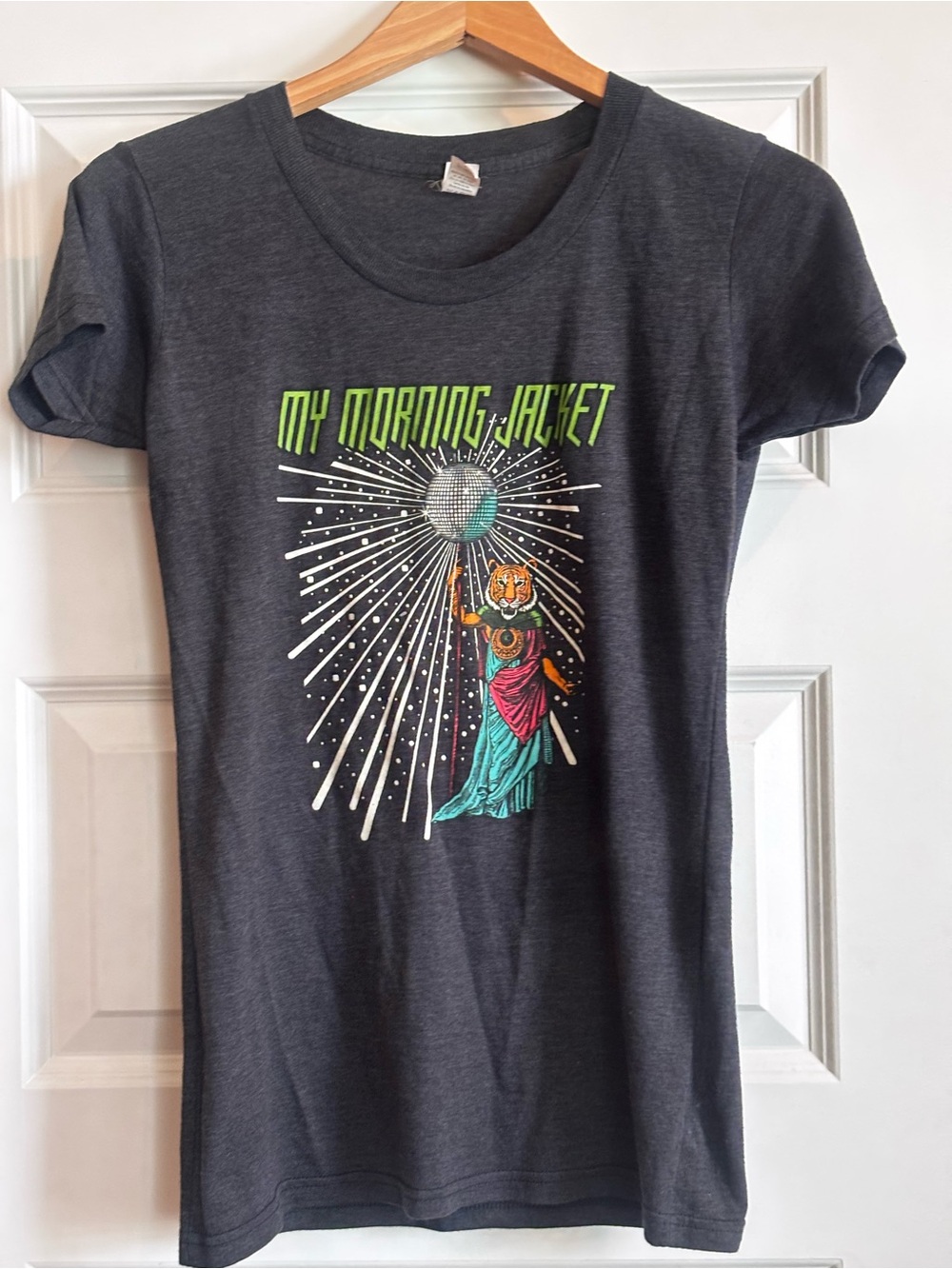 WOMANS FITTED BAND T